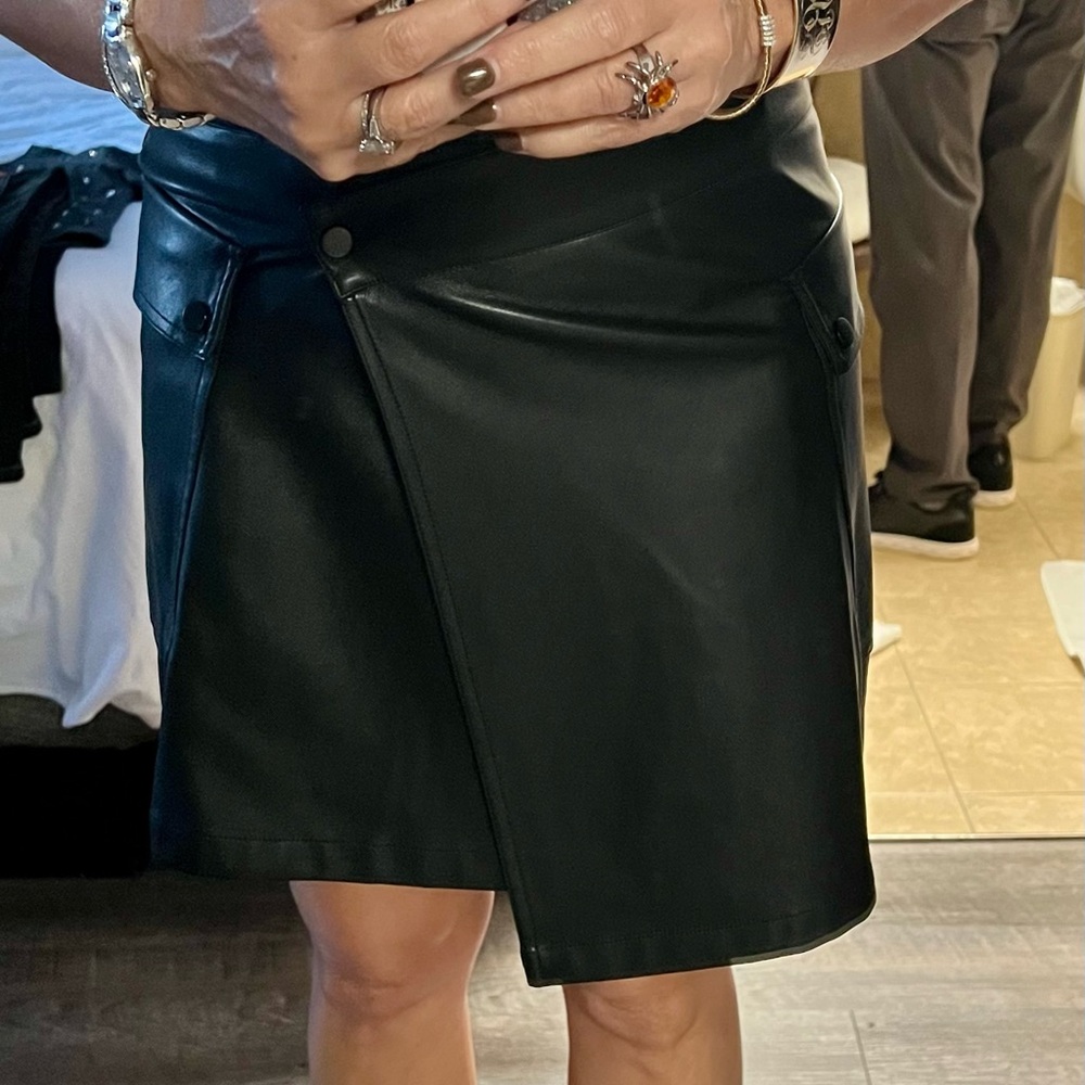 Elegant Black Faux Leather Mini Skirt
